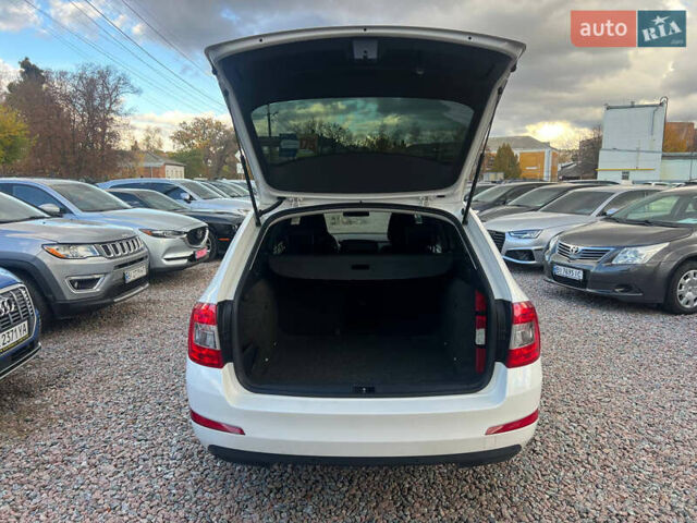 Білий Шкода Октавія, об'ємом двигуна 1.6 л та пробігом 182 тис. км за 10500 $, фото 8 на Automoto.ua