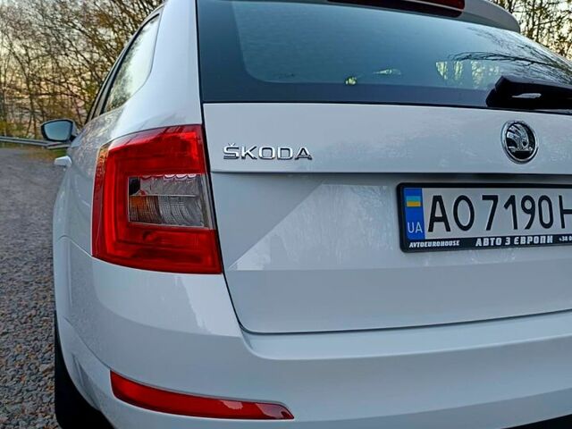 Белый Шкода Октавия, объемом двигателя 2 л и пробегом 233 тыс. км за 13100 $, фото 8 на Automoto.ua