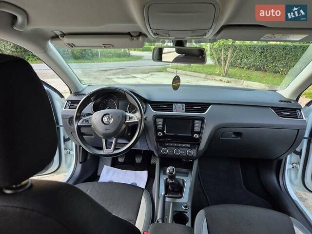 Білий Шкода Октавія, об'ємом двигуна 2 л та пробігом 195 тис. км за 11599 $, фото 45 на Automoto.ua
