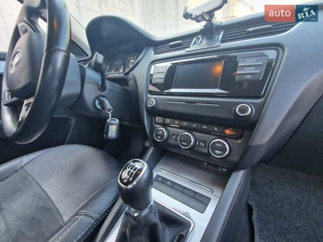Белый Шкода Октавия, объемом двигателя 1.4 л и пробегом 200 тыс. км за 9475 $, фото 13 на Automoto.ua