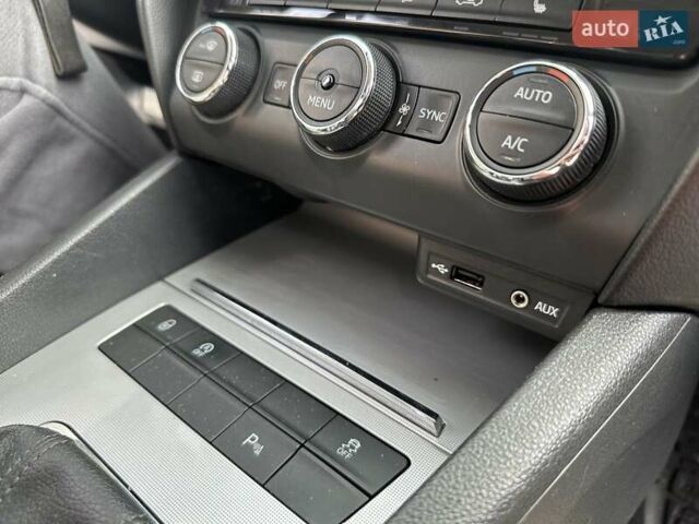 Білий Шкода Октавія, об'ємом двигуна 1.97 л та пробігом 232 тис. км за 12400 $, фото 18 на Automoto.ua