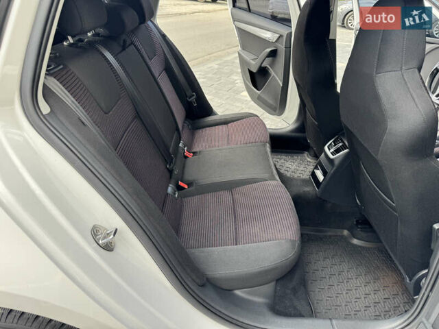 Белый Шкода Октавия, объемом двигателя 2 л и пробегом 250 тыс. км за 13999 $, фото 32 на Automoto.ua