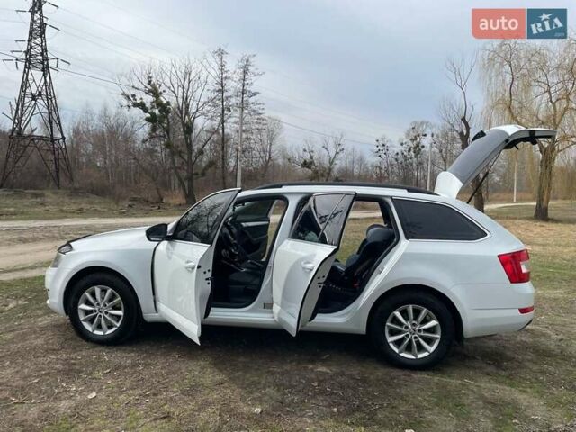 Белый Шкода Октавия, объемом двигателя 1.8 л и пробегом 204 тыс. км за 12400 $, фото 9 на Automoto.ua