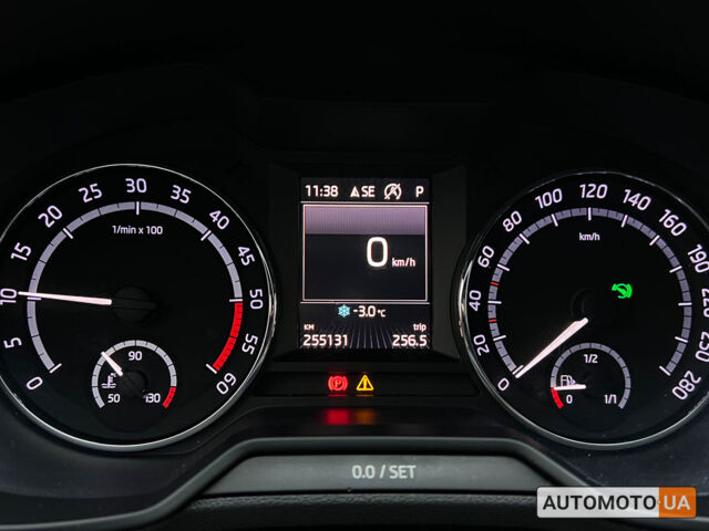 Белый Шкода Октавия, объемом двигателя 2 л и пробегом 250 тыс. км за 16300 $, фото 11 на Automoto.ua