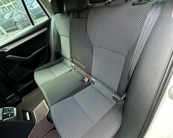 Белый Шкода Октавия, объемом двигателя 1.6 л и пробегом 180 тыс. км за 10500 $, фото 16 на Automoto.ua