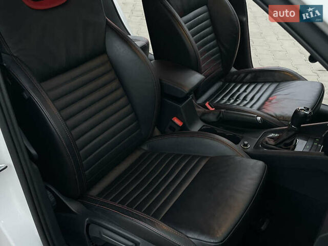 Белый Шкода Октавия, объемом двигателя 2 л и пробегом 269 тыс. км за 14999 $, фото 63 на Automoto.ua