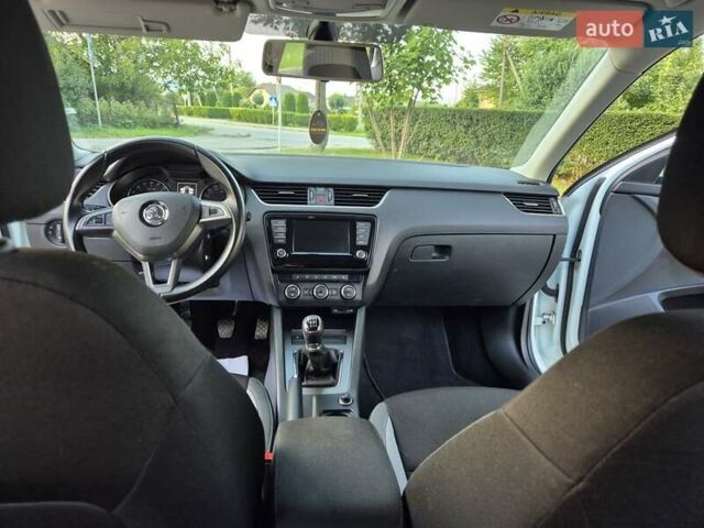 Білий Шкода Октавія, об'ємом двигуна 2 л та пробігом 195 тис. км за 11599 $, фото 39 на Automoto.ua