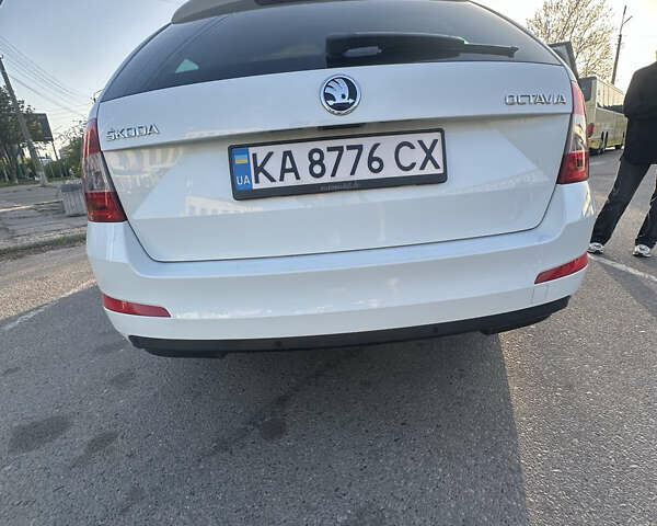 Білий Шкода Октавія, об'ємом двигуна 2 л та пробігом 240 тис. км за 13800 $, фото 8 на Automoto.ua