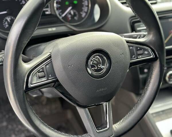 Белый Шкода Октавия, объемом двигателя 2 л и пробегом 240 тыс. км за 12000 $, фото 13 на Automoto.ua