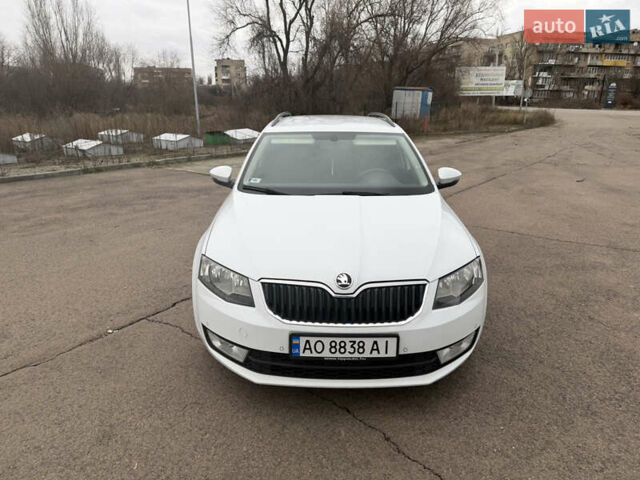 Белый Шкода Октавия, объемом двигателя 1.6 л и пробегом 281 тыс. км за 10800 $, фото 1 на Automoto.ua
