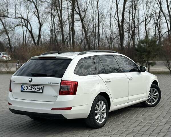 Белый Шкода Октавия, объемом двигателя 2 л и пробегом 240 тыс. км за 12000 $, фото 2 на Automoto.ua