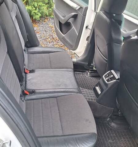 Белый Шкода Октавия, объемом двигателя 2 л и пробегом 294 тыс. км за 12900 $, фото 12 на Automoto.ua