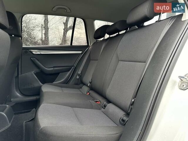 Белый Шкода Октавия, объемом двигателя 1.6 л и пробегом 192 тыс. км за 10900 $, фото 51 на Automoto.ua