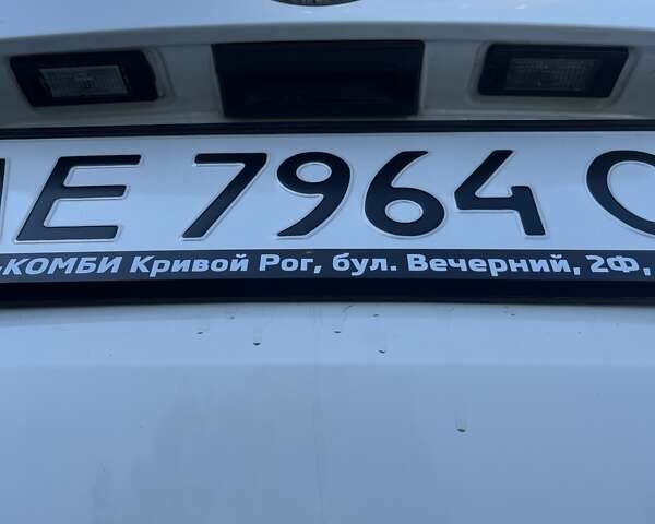 Белый Шкода Октавия, объемом двигателя 2 л и пробегом 279 тыс. км за 13300 $, фото 7 на Automoto.ua