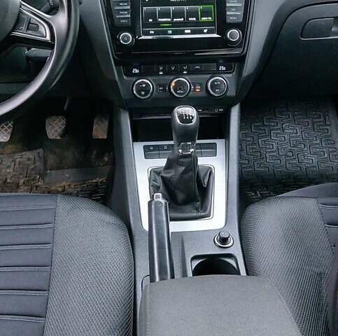 Белый Шкода Октавия, объемом двигателя 1.4 л и пробегом 220 тыс. км за 9199 $, фото 10 на Automoto.ua