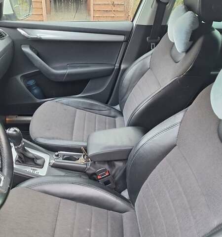 Белый Шкода Октавия, объемом двигателя 2 л и пробегом 294 тыс. км за 12900 $, фото 11 на Automoto.ua