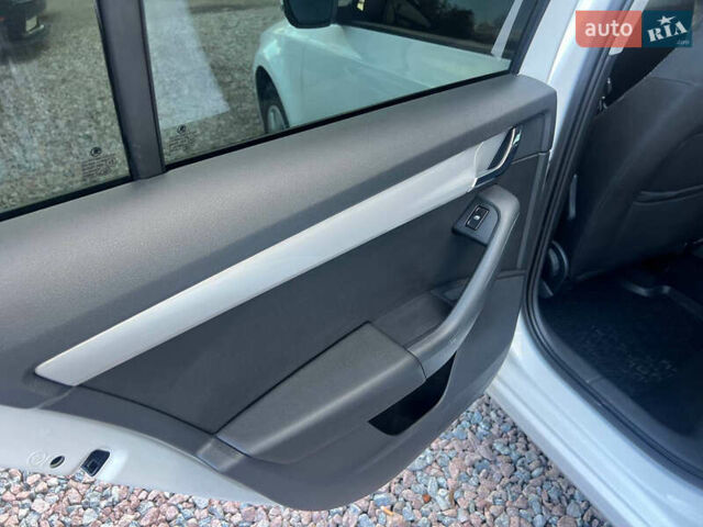 Білий Шкода Октавія, об'ємом двигуна 1.6 л та пробігом 182 тис. км за 10500 $, фото 25 на Automoto.ua