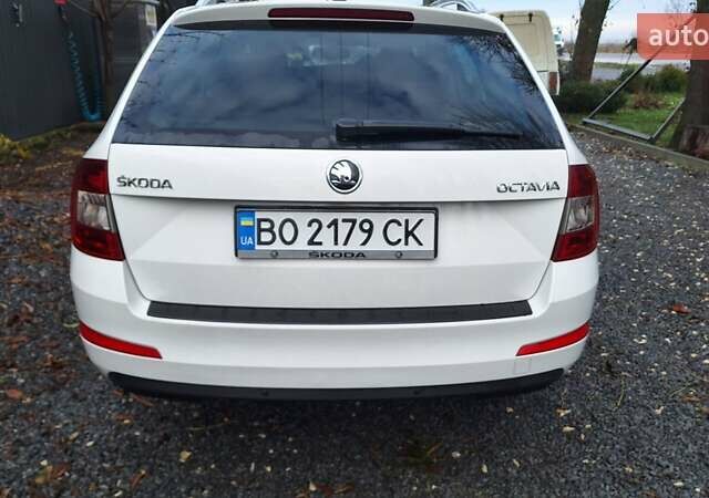 Белый Шкода Октавия, объемом двигателя 2 л и пробегом 294 тыс. км за 12900 $, фото 3 на Automoto.ua