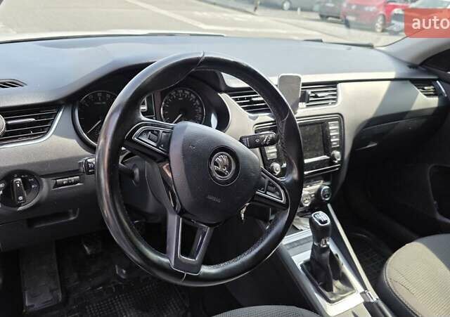 Білий Шкода Октавія, об'ємом двигуна 1.6 л та пробігом 259 тис. км за 10200 $, фото 15 на Automoto.ua