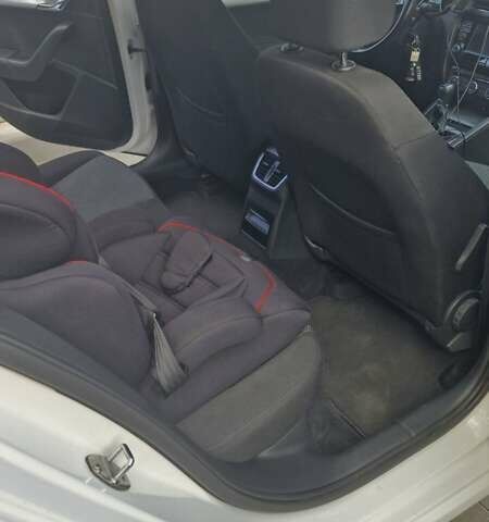 Белый Шкода Октавия, объемом двигателя 1.6 л и пробегом 255 тыс. км за 12500 $, фото 2 на Automoto.ua