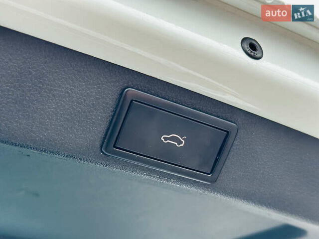 Белый Шкода Октавия, объемом двигателя 1.97 л и пробегом 303 тыс. км за 13900 $, фото 12 на Automoto.ua