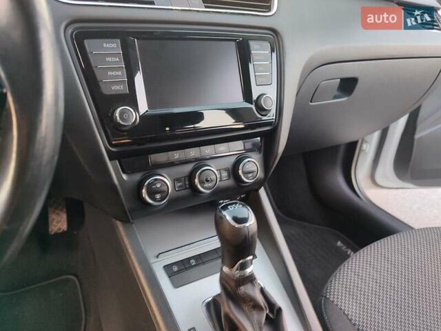 Білий Шкода Октавія, об'ємом двигуна 1.97 л та пробігом 330 тис. км за 11990 $, фото 17 на Automoto.ua
