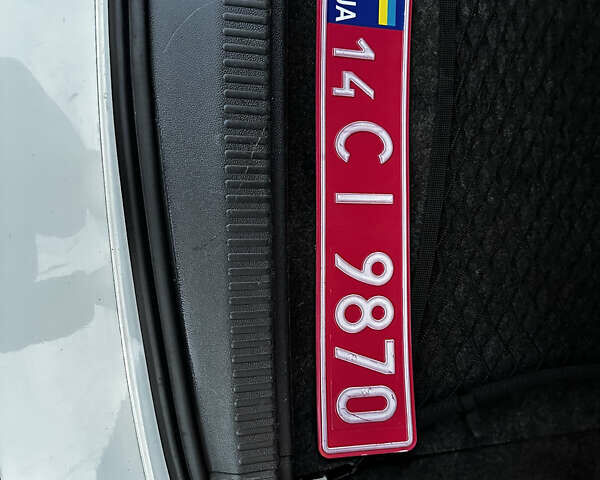 Білий Шкода Октавія, об'ємом двигуна 2 л та пробігом 255 тис. км за 13900 $, фото 81 на Automoto.ua