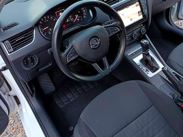 Белый Шкода Октавия, объемом двигателя 2 л и пробегом 233 тыс. км за 13100 $, фото 10 на Automoto.ua