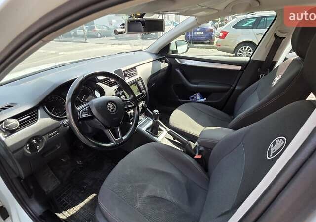 Білий Шкода Октавія, об'ємом двигуна 1.6 л та пробігом 259 тис. км за 10200 $, фото 7 на Automoto.ua