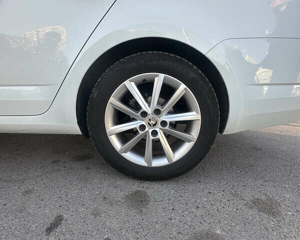 Білий Шкода Октавія, об'ємом двигуна 2 л та пробігом 240 тис. км за 13800 $, фото 7 на Automoto.ua