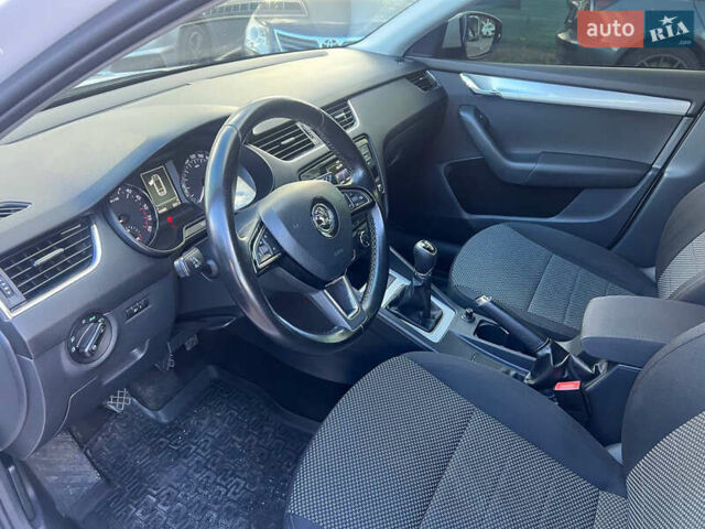Білий Шкода Октавія, об'ємом двигуна 1.6 л та пробігом 182 тис. км за 10500 $, фото 17 на Automoto.ua