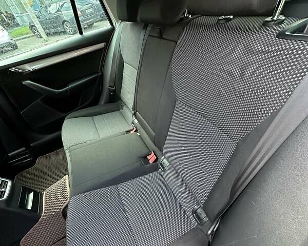 Білий Шкода Октавія, об'ємом двигуна 1.6 л та пробігом 180 тис. км за 10500 $, фото 20 на Automoto.ua