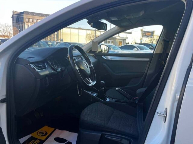 Белый Шкода Октавия, объемом двигателя 1.4 л и пробегом 235 тыс. км за 10450 $, фото 6 на Automoto.ua