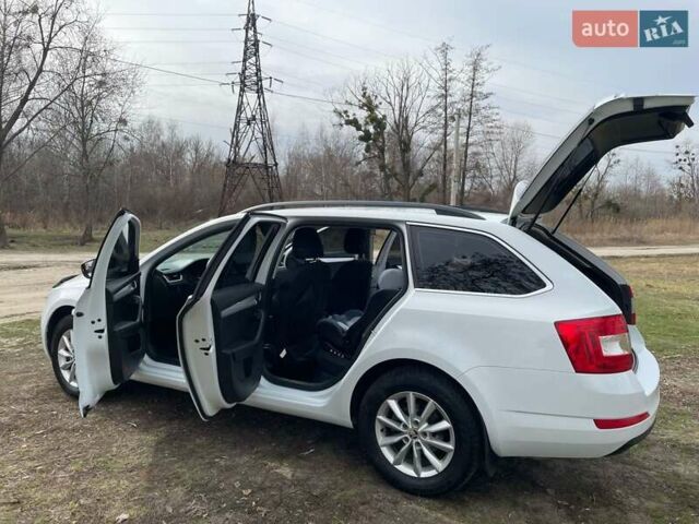 Белый Шкода Октавия, объемом двигателя 1.8 л и пробегом 204 тыс. км за 12400 $, фото 11 на Automoto.ua