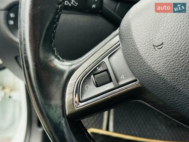 Белый Шкода Октавия, объемом двигателя 1.97 л и пробегом 303 тыс. км за 13900 $, фото 30 на Automoto.ua