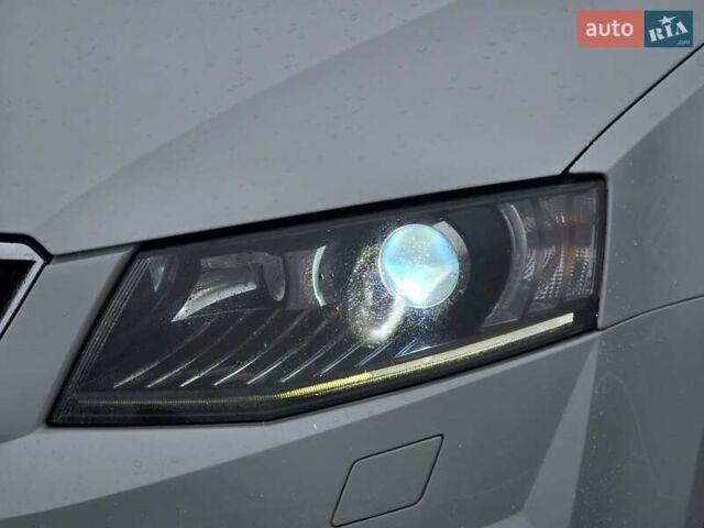 Білий Шкода Октавія, об'ємом двигуна 2 л та пробігом 254 тис. км за 16699 $, фото 11 на Automoto.ua