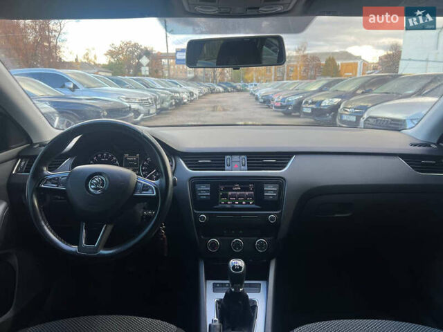 Білий Шкода Октавія, об'ємом двигуна 1.6 л та пробігом 182 тис. км за 10500 $, фото 28 на Automoto.ua