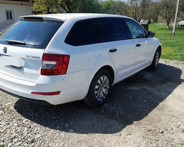 Білий Шкода Октавія, об'ємом двигуна 1.6 л та пробігом 351 тис. км за 9300 $, фото 2 на Automoto.ua