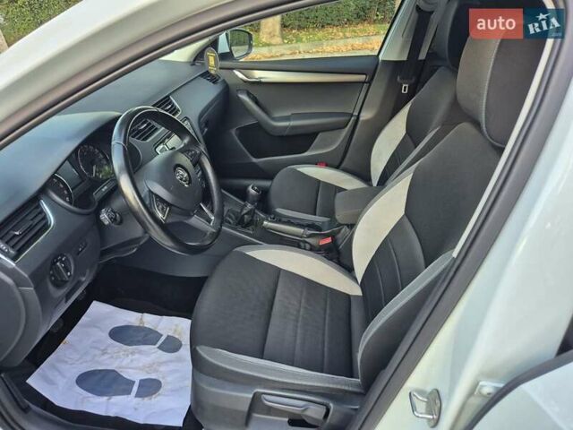 Білий Шкода Октавія, об'ємом двигуна 2 л та пробігом 195 тис. км за 11599 $, фото 43 на Automoto.ua