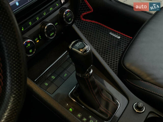 Белый Шкода Октавия, объемом двигателя 2 л и пробегом 269 тыс. км за 14999 $, фото 56 на Automoto.ua