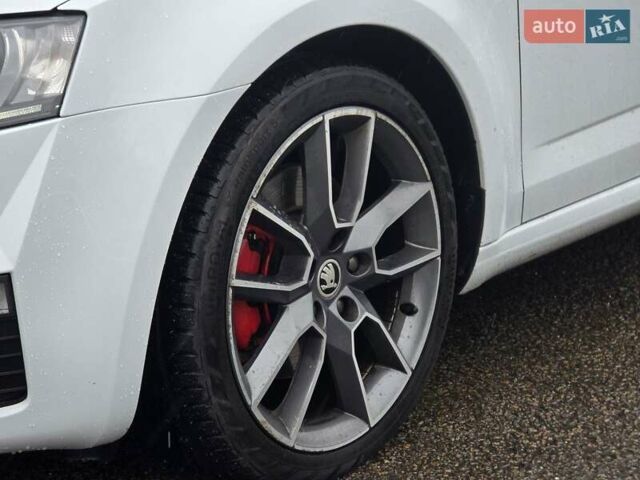 Білий Шкода Октавія, об'ємом двигуна 2 л та пробігом 254 тис. км за 16699 $, фото 16 на Automoto.ua