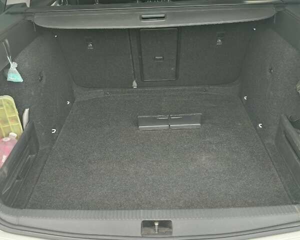Білий Шкода Октавія, об'ємом двигуна 1.6 л та пробігом 250 тис. км за 10700 $, фото 11 на Automoto.ua