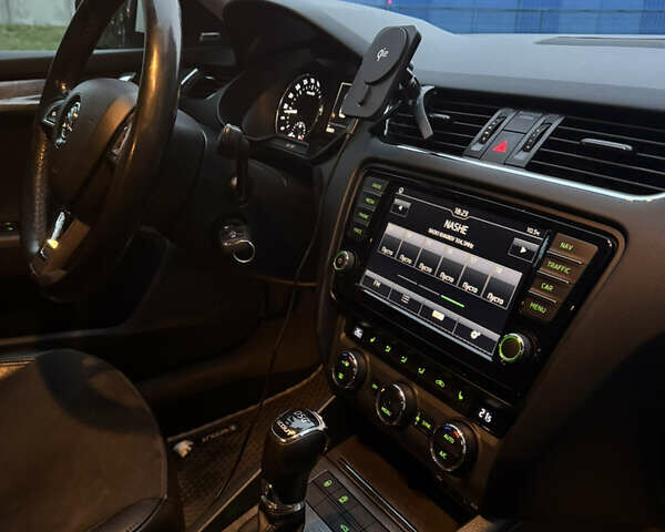 Шкода Октавия 2016 в Харькове на Automoto.ua Белый Шкода Октавия, объемом двигателя 1.97 л и пробегом 305 тыс. км за 14999 $, фото 15 на Automoto.ua