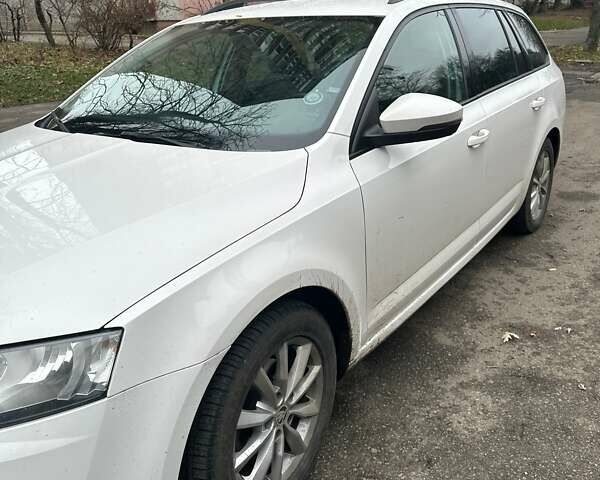 Білий Шкода Октавія, об'ємом двигуна 1.6 л та пробігом 180 тис. км за 10500 $, фото 3 на Automoto.ua