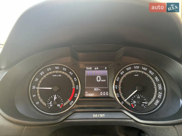 Белый Шкода Октавия, объемом двигателя 2 л и пробегом 174 тыс. км за 16000 $, фото 20 на Automoto.ua
