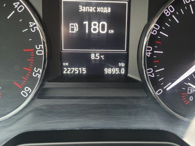 Белый Шкода Октавия, объемом двигателя 1.6 л и пробегом 227 тыс. км за 10500 $, фото 5 на Automoto.ua