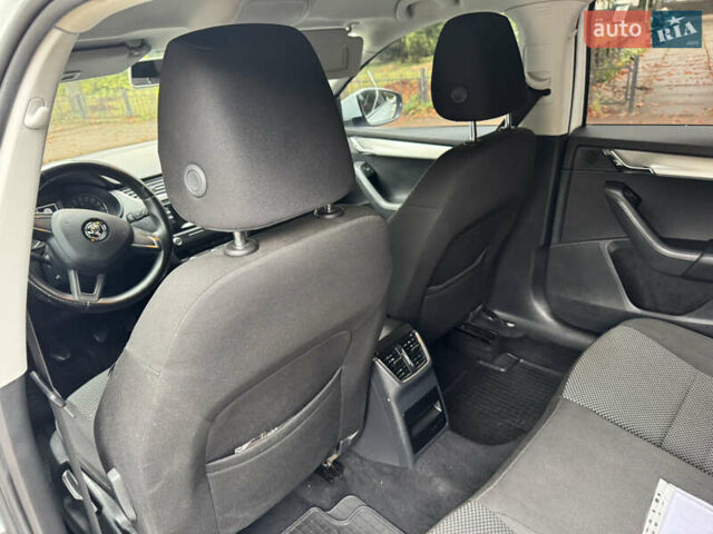 Білий Шкода Октавія, об'ємом двигуна 1.97 л та пробігом 330 тис. км за 12000 $, фото 16 на Automoto.ua