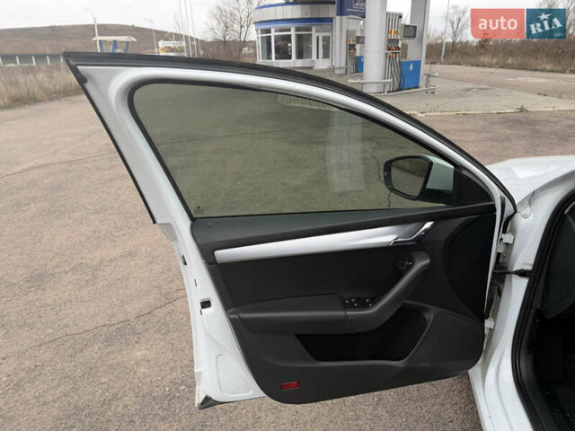 Белый Шкода Октавия, объемом двигателя 1.6 л и пробегом 281 тыс. км за 10800 $, фото 36 на Automoto.ua