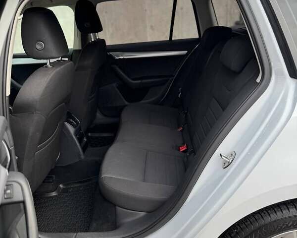 Белый Шкода Октавия, объемом двигателя 1.8 л и пробегом 210 тыс. км за 12900 $, фото 37 на Automoto.ua