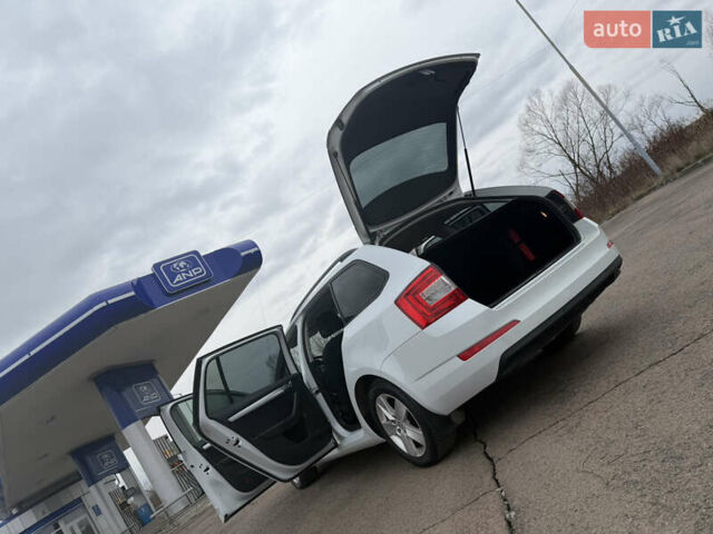 Белый Шкода Октавия, объемом двигателя 1.6 л и пробегом 281 тыс. км за 10800 $, фото 34 на Automoto.ua